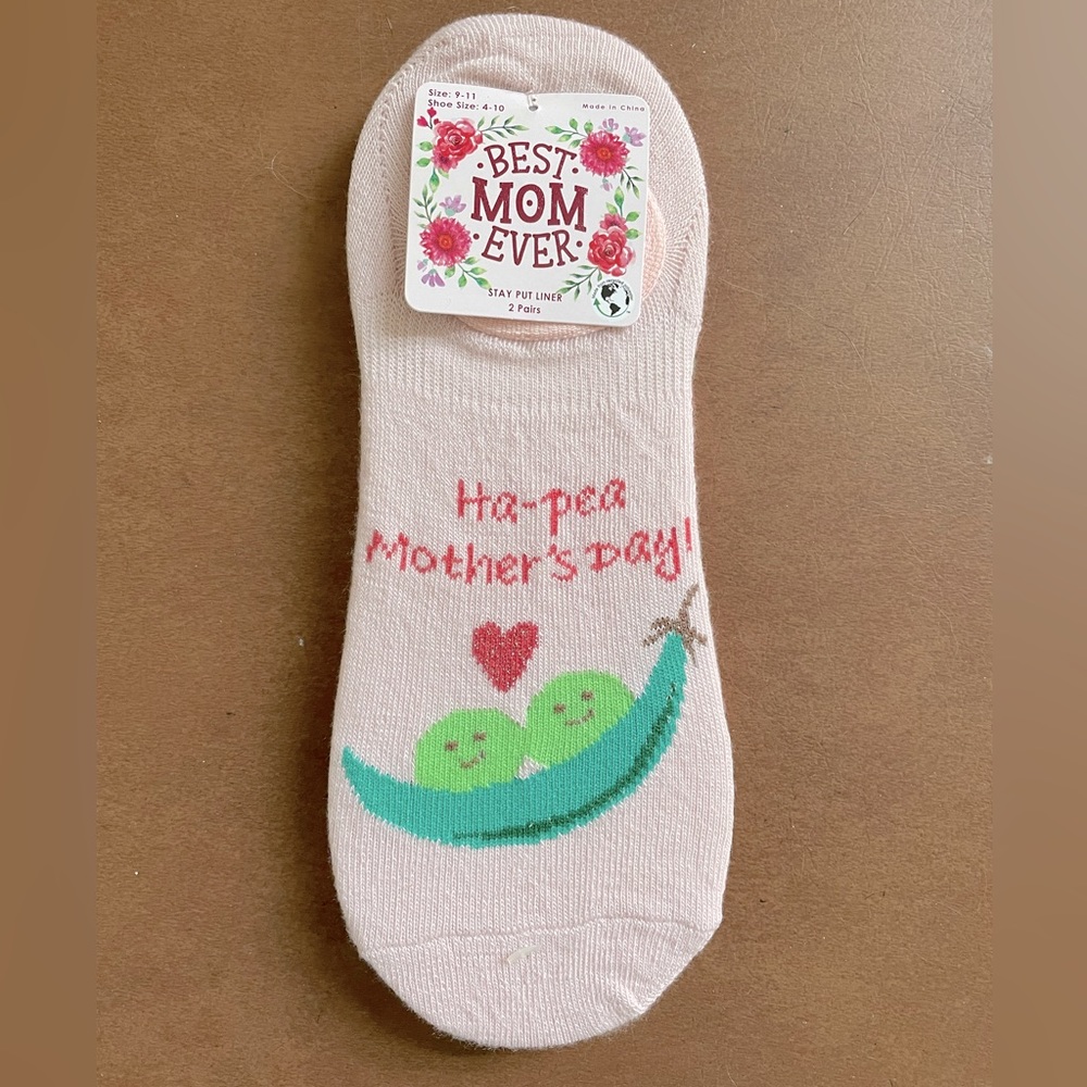 Moret Liner Socks 2 pair! in pink and stripes. Cute “Hap-pea Mother’s Day” NWT